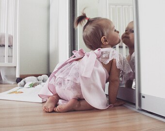 Robe rose de fille de fleur de boho, otfit de gâteau de smash, robe de fille de fleur de dentelle, robe de fille de fleur de chéri, robe de boho, bébé de romper de dentelle