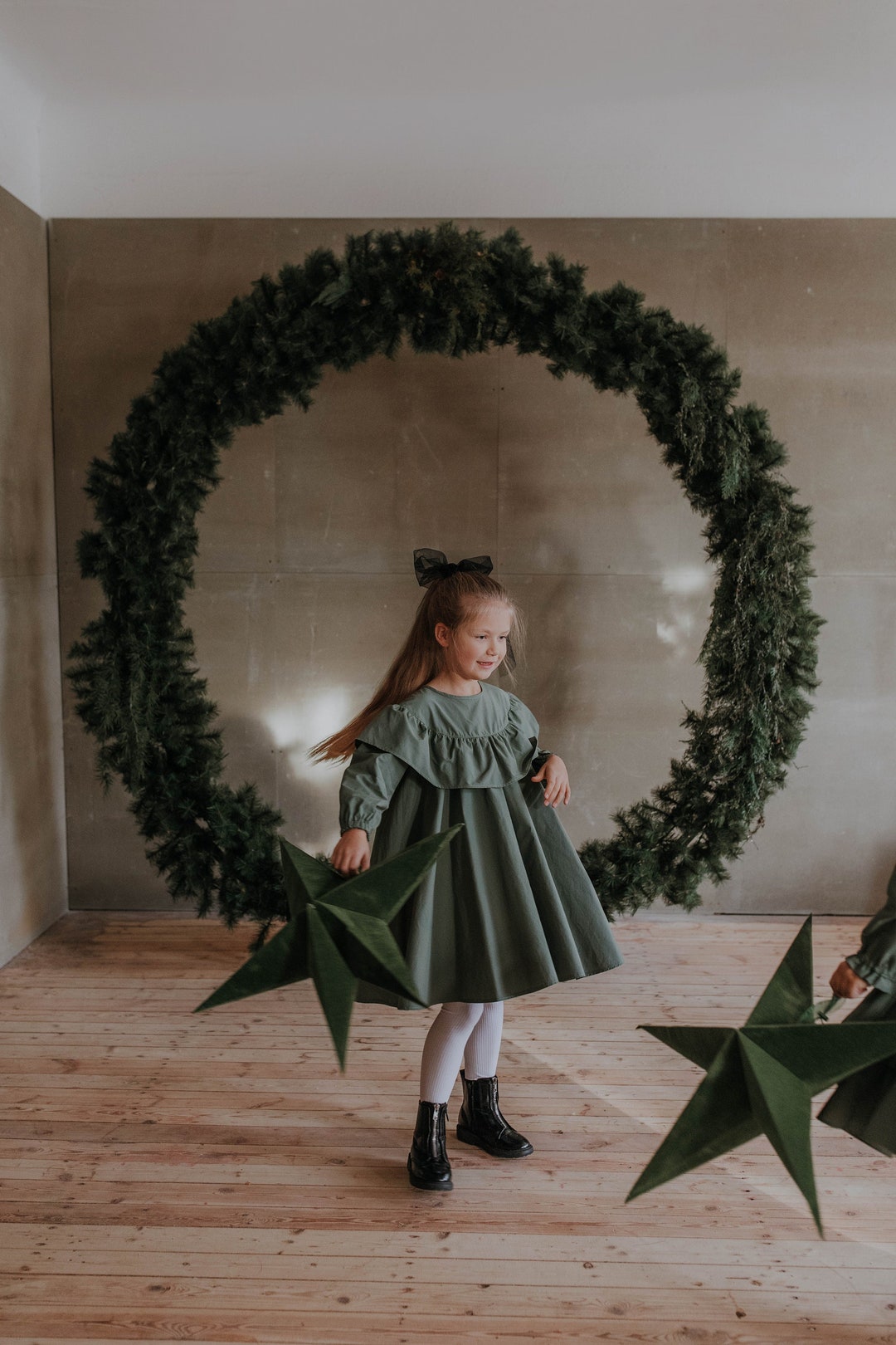 Girls Green Cottton Blend Christmas Printed Fit And Flare Knee Length Dress