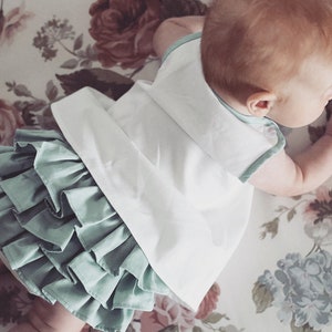 Baby girl outfit, newborn girl coming home outfit, ruffle cotton bloomers, newborn girl photo outfit, bloomer set, ruffle diaper cover zdjęcie 4