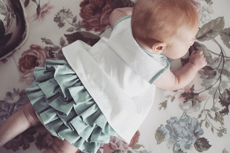 Baby girl outfit, newborn girl coming home outfit, ruffle cotton bloomers, newborn girl photo outfit, bloomer set, ruffle diaper cover zdjęcie 4