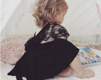 Robe noire d’enfant en bas âge, noir de tenue de chéri, fille de tenue de smash de gâteau, vêtements noirs de chéri, robe de bébé de boho, robe de bébé de dentelle, petite robe arrière