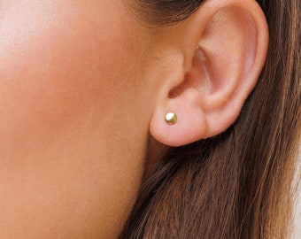 Tiny Disc Studs, Dainty Disc Studs, Tiny Round Studs, Gold Flat Circle Earrings, Minimalist Earrings, Tiny Stud Earrings, Delicate Studs