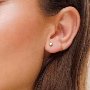 Tiny Disc Studs, Dainty Disc Studs, Tiny Round Studs, Gold Flat Circle Earrings, Minimalist Earrings, Tiny Stud Earrings, Delicate Studs