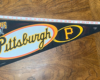 1990s Vintage Wincraft Pittsburgh Pirates MLB Felt Pennant