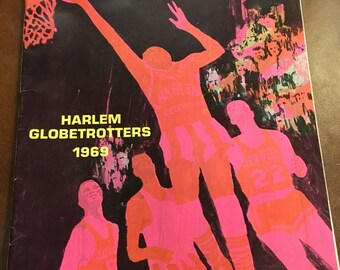 Extremely Rare 1969 Harlem Globetrotters Souvenir Program Signed by 5 players
