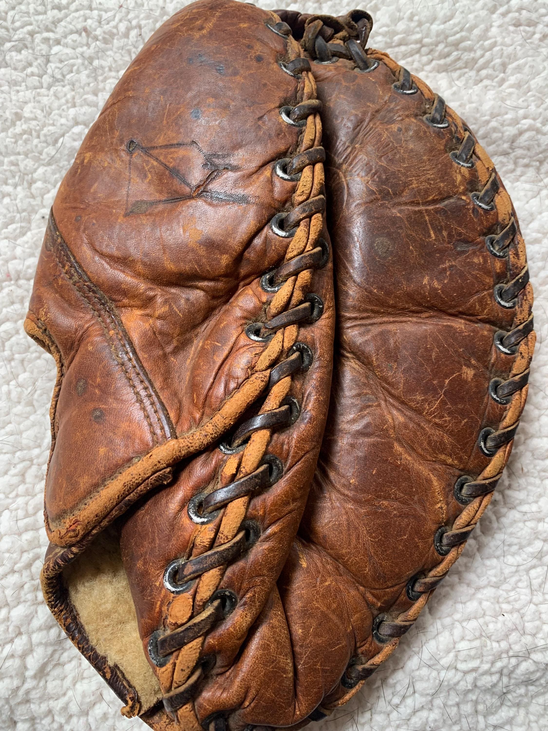 First Baseman Mitt - Main Image