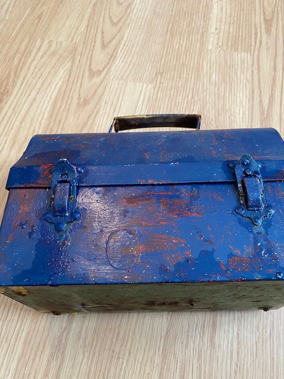vintage metal lunchbox with handle and metal latc… - image 8