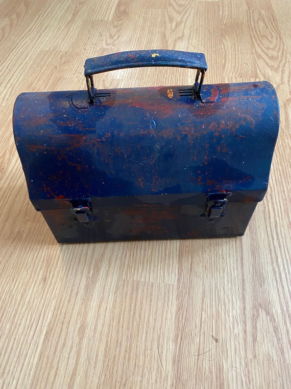 vintage metal lunchbox with handle and metal latc… - image 1