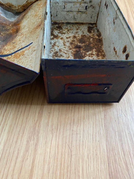 vintage metal lunchbox with handle and metal latc… - image 5