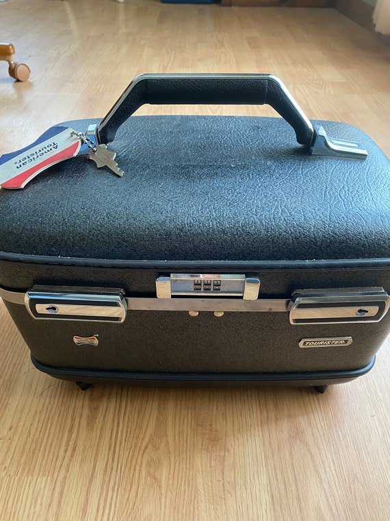 american tourister black train case/overnight case