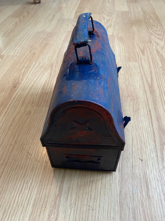 vintage metal lunchbox with handle and metal latc… - image 10