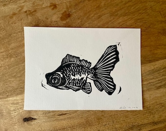 Handgemaakte vis-linosnede: A5-kunstposter