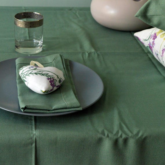 Salbeigrüne Tischdecke, quadratisch, rechteckig, Übergröße, Ostertischdecke, Frühlingstischdecke, Ostertischdecke mit weißem Band