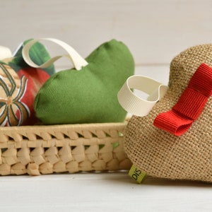 Cuori tessuto, set di tre cuori imbottiti,Christmas decorations, puntaspilli, poinsettia, profuma biancheria, gray fabric heart ornaments