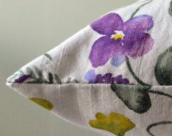 Cuscino violette, ginko biloba, eucalipto. cuscino decorativo.  Decorative flowers pillow, cuscino a fiori, quadrifoglio, regalo casa nuova