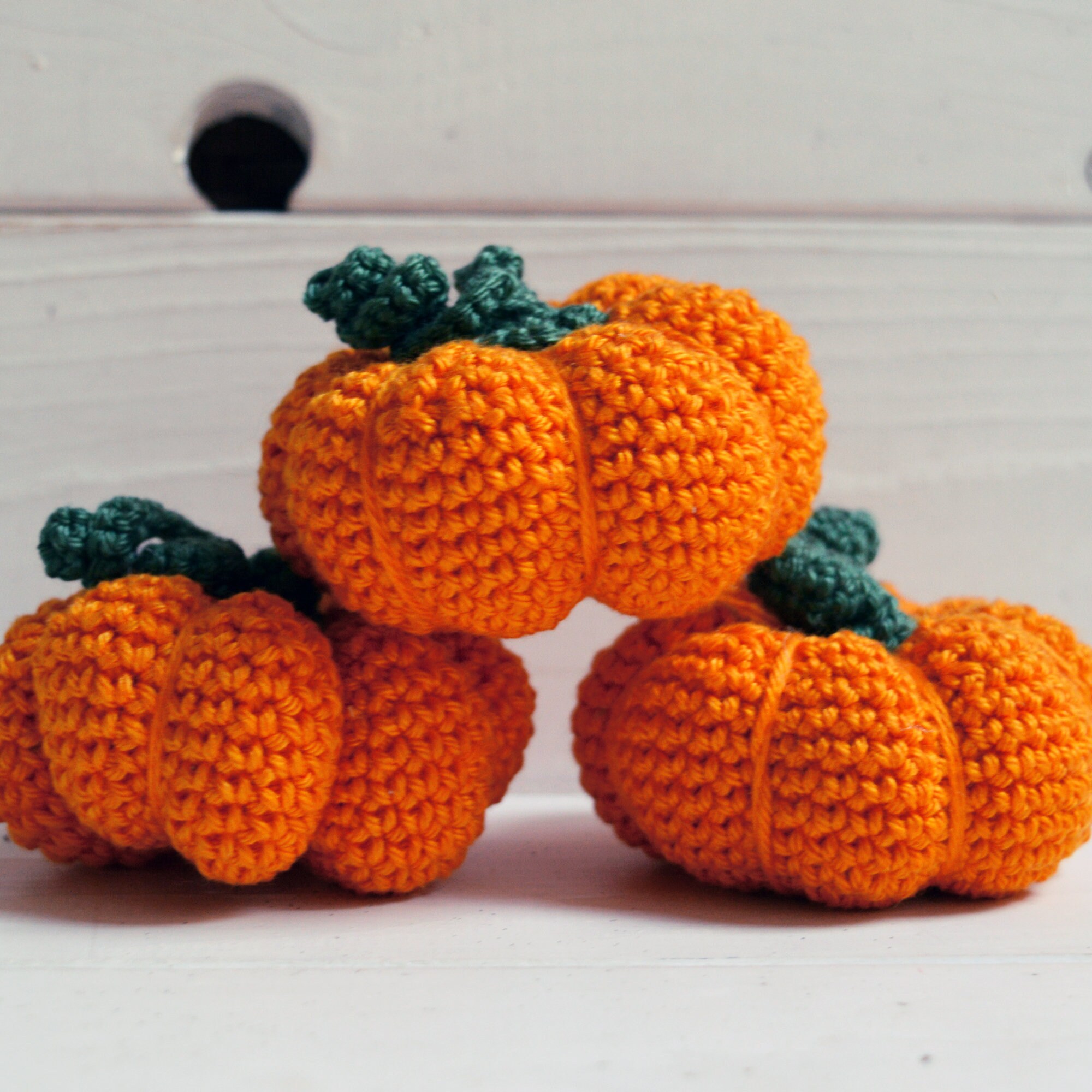 Lot De 3 Citrouilles Au Crochet - Décoration Automne/Halloween/Thanksgiving - Polyester Orange, Gris, Blanc - 9x6 Cm