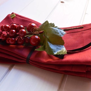 Kaket Set 4 Tovaglioli In Cotone 100% Rossi, 45x45 Cm, Con Motivo Floreale Tessuto, Orlati, Per Cene, Matrimoni E Natale