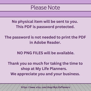 Op de afbeelding: Paarse achtergrond met witte tekst die "Let op" luidt. De tekst gaat verder met informatie over een digitaal product, waaronder dat het een wachtwoordbeveiligd PDF-bestand is en dat er geen fysiek item wordt verzonden. De tekst vermeldt ook dat het wachtwoord niet nodig is om de PDF te printen in Adobe Reader en dat er geen PNG-bestanden beschikbaar zijn. De tekst eindigt met een bedankbericht en een website-adres: https://www.etsy.com/shop/MyLifePlanners. Een klein logo in de rechterbenedenhoek luidt "My Life Planners".