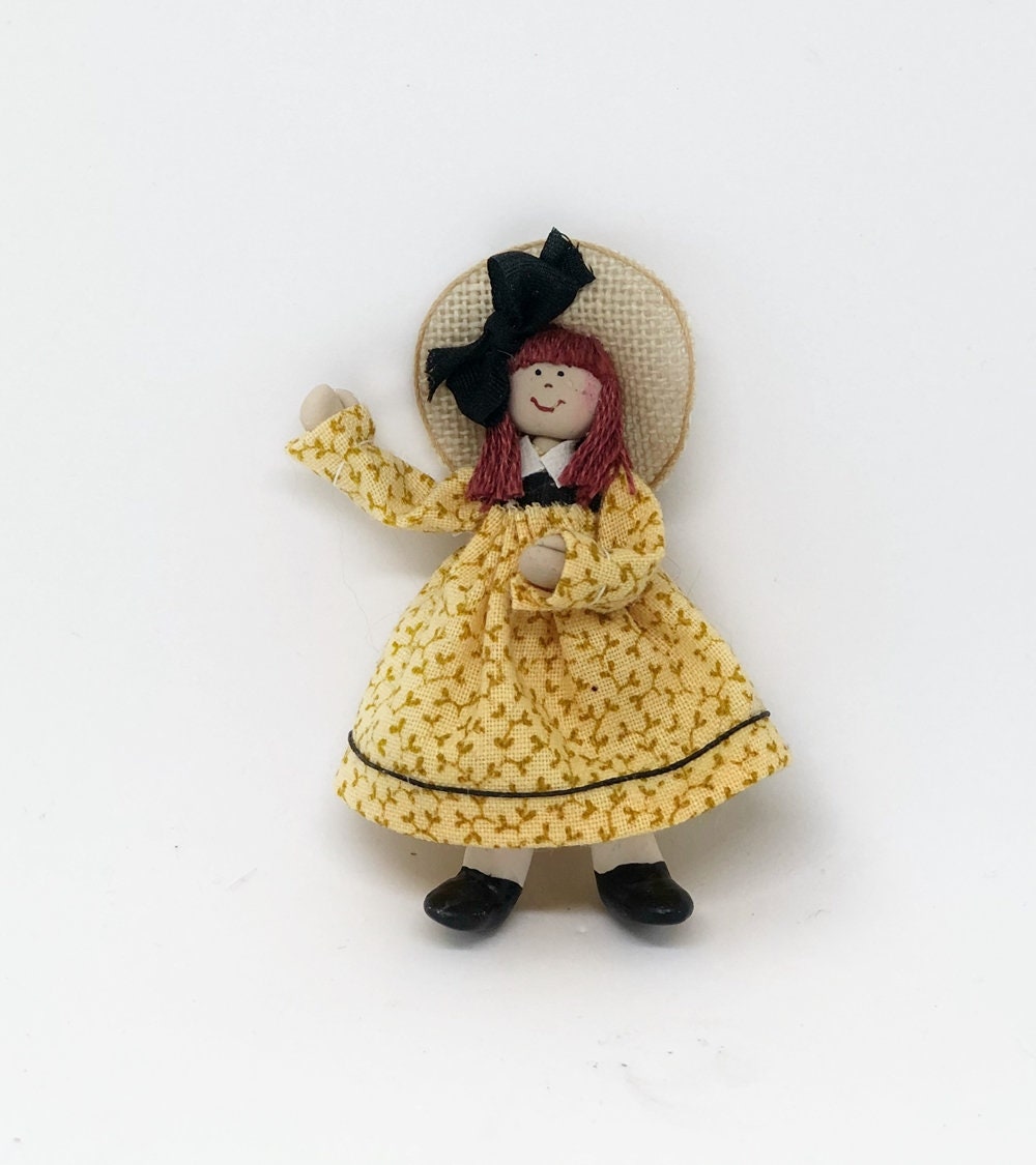 DOLLHOUSE MINIATURE FIMO SITTING DOLLS