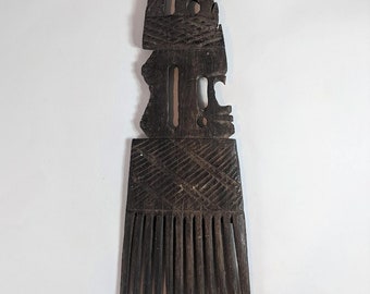 Peine tallado tribal