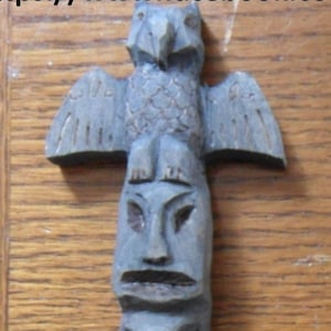 Collezione di pali totemici in stile vintage, intagliati a mano utilizzando lo stile nativo degli indiani della costa occidentale canadese, decorazioni per la casa, regalo di compleanno o anniversario, Alaska