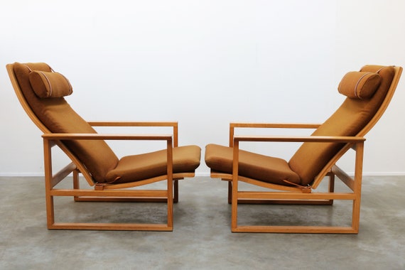 Rare Pair of Model 2254 Lounge Chairs by Børge Mogensen with Ottomans 1950s Wool Danish Design Oak Wool Rare Pair of Model 2254 Lounge Chairs by Børge Mogensen with Ottomans 1950s Wool Danish Design Oak Wool