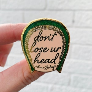 Anne Boleyn 'Don't lose ur head' enamel lapel pin badge brooch SIX Tudor Wives Musical