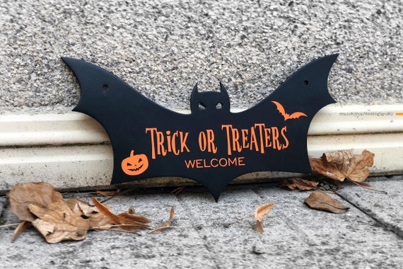 Halloween Sign Decor | Custom Text Sign | Wood Bat Sign | Custom Halloween Decor | Trick or Treaters Welcome Sign
