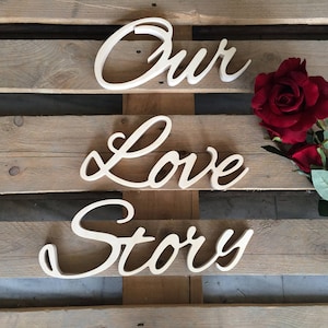 Nuestra historia de amor signo de decoración de boda, letras de pie historia de amor, autoestable, decoración de repisa, regalo de inauguración de la casa, centros de mesa de madera