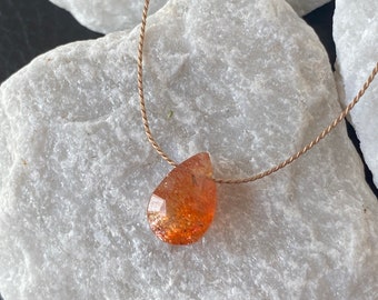 Sunstone Halskette, Minimalist Halskette, Seidenfaden Halskette, Halskette, Choker, Edelstein, Layering, Dainty