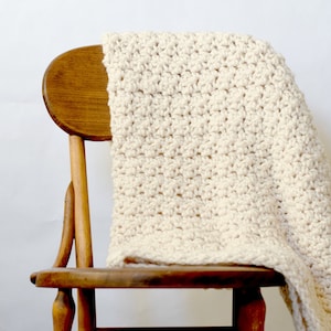 Crochet Chunky Blanket Pattern, Chunky Icelandic Cream Blanket Pattern, Easy Crochet Afghan Pattern, White Lapghan pattern, Big Yarn Blanket image 2