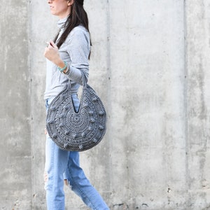 Bobbles Circle Tote Crochet Pattern, Circle Bag Crochet Pattern, Grey Tote Modern Crocheted Bag, Pretty Crocheted Purse Pattern image 2