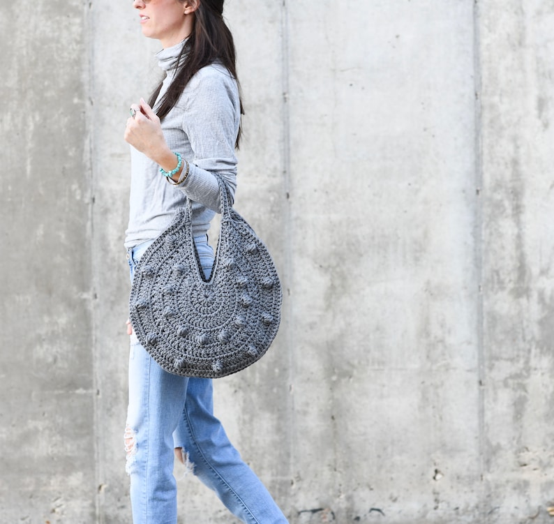 Bobbles Circle Tote Crochet Pattern, Circle Bag Crochet Pattern, Grey Tote Modern Crocheted Bag, Pretty Crocheted Purse Pattern image 2