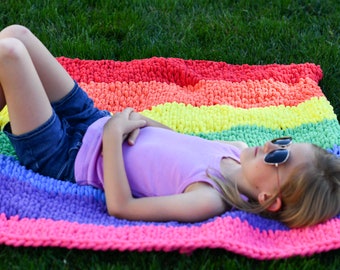 How To Make Loop Yarn Blanket, Rainbow Blanket Loop Yarn Tutorial, No Knit Blanket Tutorial, Crayola Off The Hook Blanket Project, Finger