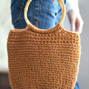 Crocheted Bucket Bag Pattern, Crochet Purse Pattern, Easy Purse Pattern, Bamboo Handles Crocheted Tote, Easy Purse Pattern image 1