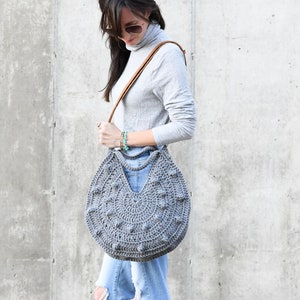 Bobbles Circle Tote Crochet Pattern, Circle Bag Crochet Pattern, Grey Tote Modern Crocheted Bag, Pretty Crocheted Purse Pattern image 3