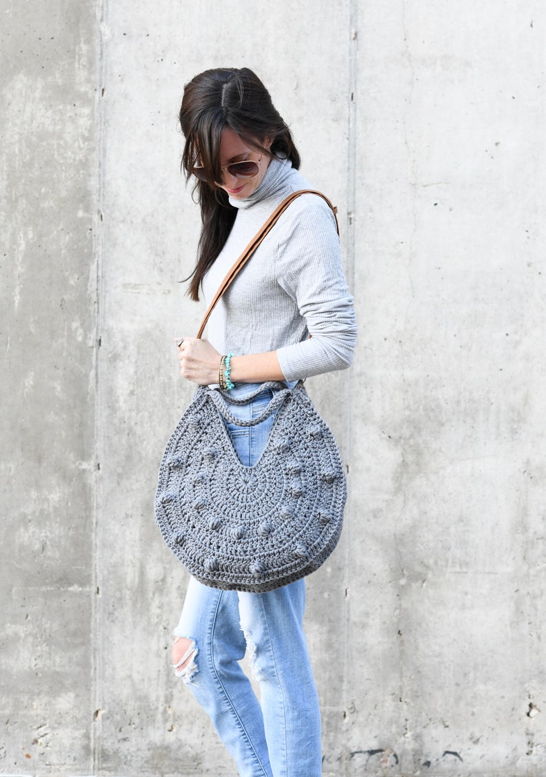 Bobbles Circle Tote Crochet Pattern, Circle Bag Crochet Pattern, Grey Tote Modern Crocheted Bag, Pretty Crocheted Purse Pattern image 3