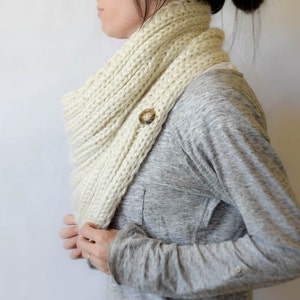 Giant Knit Cowl, Big Knit Scarf, Cream Knit Scar, Bulky Knit Cowl Pattern, Easy Knit Scarf Pattern, Big Knits Pattern image 2