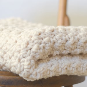Crochet Chunky Blanket Pattern, Chunky Icelandic Cream Blanket Pattern, Easy Crochet Afghan Pattern, White Lapghan pattern, Big Yarn Blanket image 4