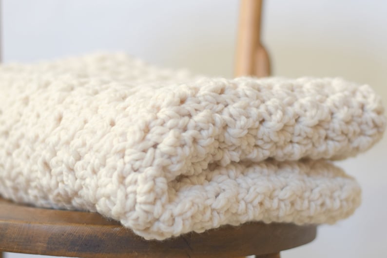 Crochet Chunky Blanket Pattern, Chunky Icelandic Cream Blanket Pattern, Easy Crochet Afghan Pattern, White Lapghan pattern, Big Yarn Blanket image 4