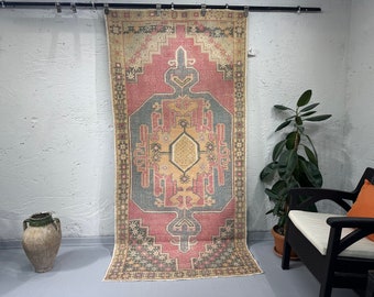 Pink Oushak Wool Rug: Vintage Turkish Bedroom Decor