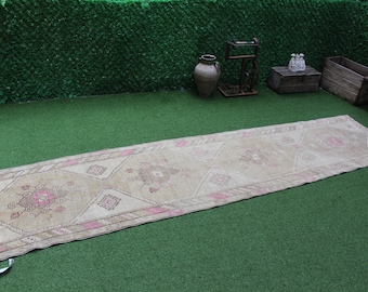 Vintage Turkish Wool Runner Rug: Antique Oushak Style