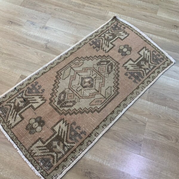 Gedempte kleur kleine vintage deur mat tapijt, Turkse oushak tapijt, hand geweven tapijt, handgemaakte tapijt, kleine deken yastık 172