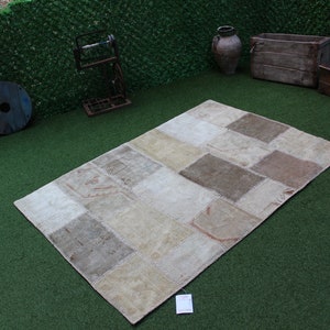 Vintage Turkish Wool Kilim Rug Runner: Beige Tribal Boho Decor