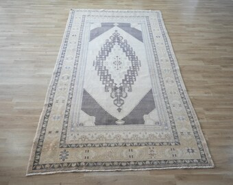 Vintage Turkish Oushak Rug, Hand-Knotted Wool, Neutral Medallion Carpet (5'4" x 10'1")