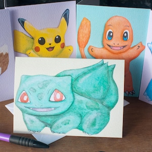 Pacote de 5 cartas inspirado em Pokémon. (Pikachu, Eevee, Charmander, Bulbasaur e Squirtle)