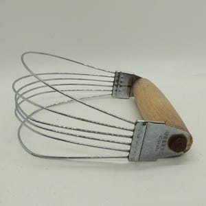 Vintage Androck Pastry Blender: Natural Wood Handle, Retro Kitchen