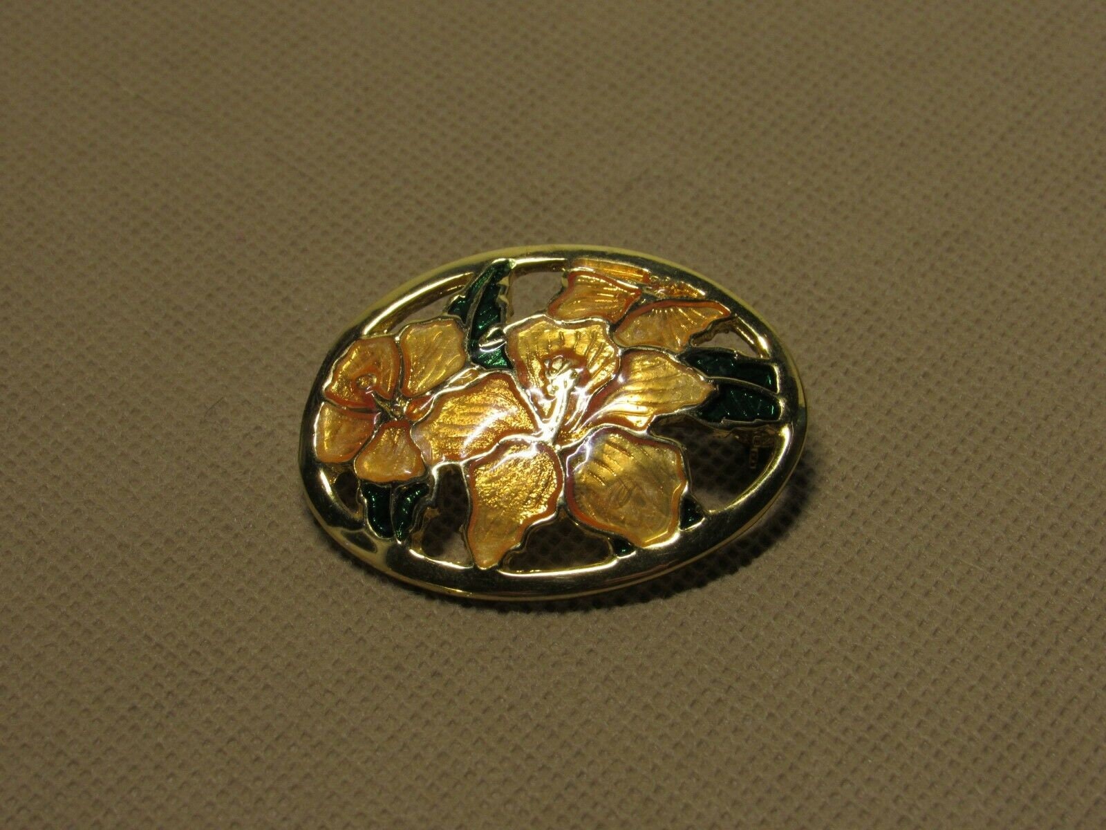Broche Ancienne Ovale Émaillée - Style Art Déco - Fond Noir à Fleurs Rouges - Métal Argenté