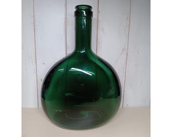 Vintage zware donkergroene glazen wijnfles in druppelvorm, gemerkt met 231, 20 cm hoog.
