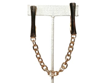 Vintage truiclips met goudkleurige ketting, lengte 4,5 inch.